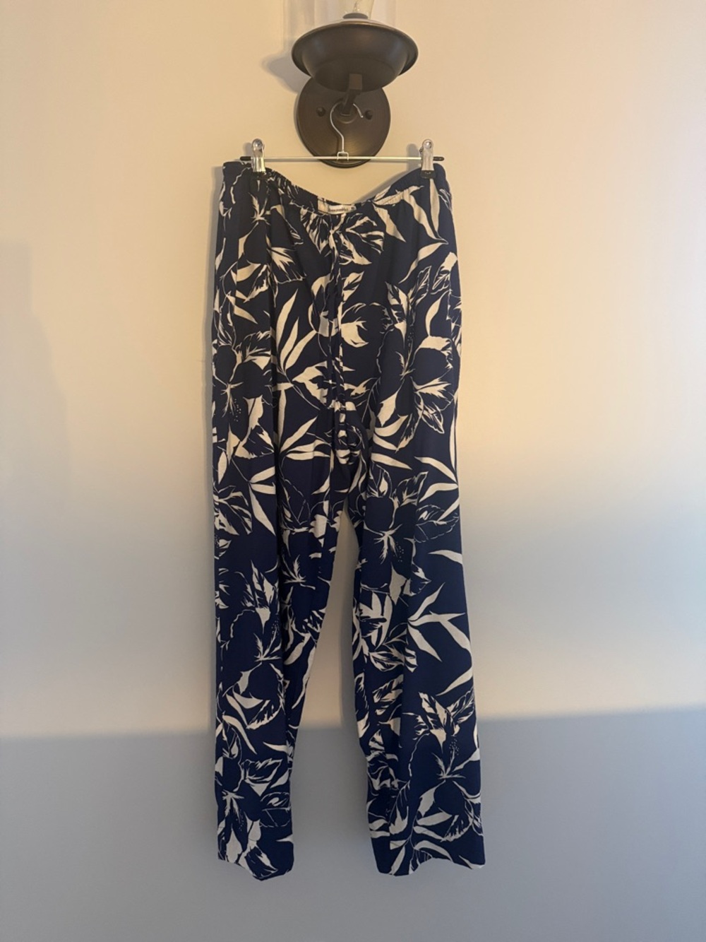 Abercrombie & Fitch Navy and White Tropical Print Pants